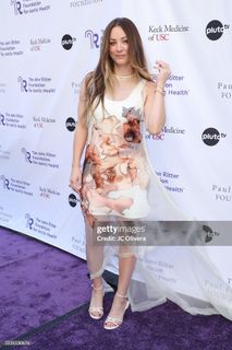 Kaley Cuoco feet photo thumbnail