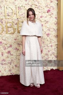 Kaley Cuoco feet photo thumbnail