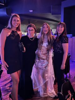 Kaley Cuoco feet photo thumbnail