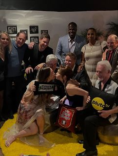 Kaley Cuoco feet photo thumbnail