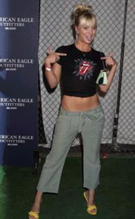 Kaley Cuoco feet photo thumbnail