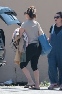 Kaley Cuoco feet photo 6