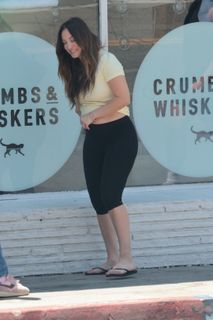 Kaley Cuoco feet photo 1