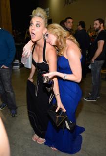 Kaley Cuoco feet photo thumbnail