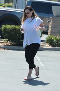 Kaley Cuoco feet photo 15