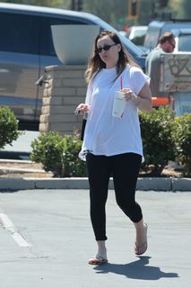 Kaley Cuoco feet photo 14