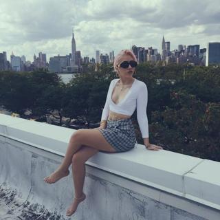 Kali Uchis feet photo thumbnail