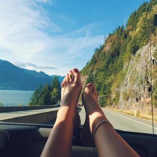 Kali Uchis feet photo thumbnail