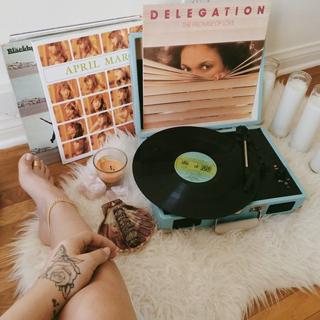 Kali Uchis feet photo thumbnail