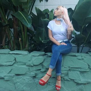 Kali Uchis feet photo thumbnail