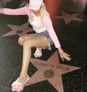 Kali Uchis feet photo thumbnail