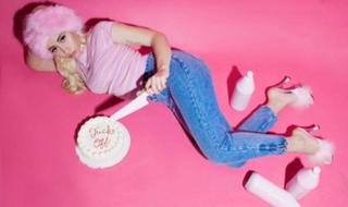 Kali Uchis feet photo thumbnail
