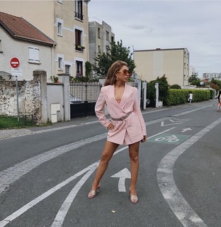 Kali Uchis feet photo thumbnail