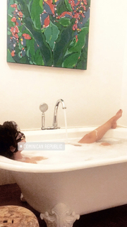 Kali Uchis feet photo thumbnail
