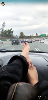Kali Uchis feet photo thumbnail