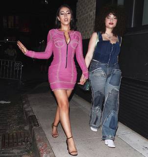 Kali Uchis feet photo thumbnail