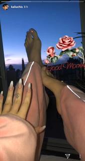 Kali Uchis feet photo thumbnail