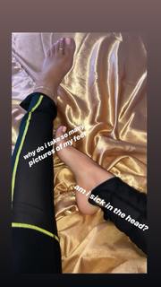 Kali Uchis feet photo thumbnail