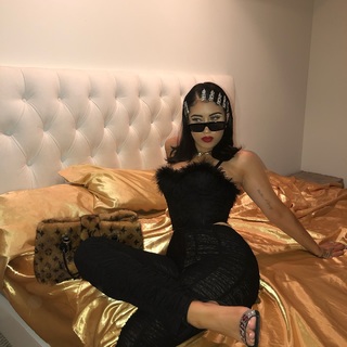 Kali Uchis feet photo thumbnail