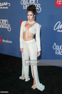 Kali Uchis feet photo thumbnail