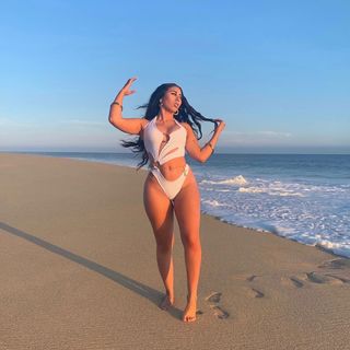 Kali Uchis feet photo thumbnail