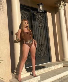 Kali Uchis feet photo thumbnail
