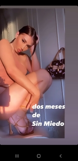 Kali Uchis feet photo thumbnail