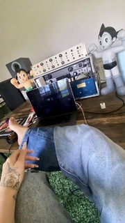 Kali Uchis feet photo thumbnail