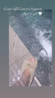 Kali Uchis feet photo thumbnail