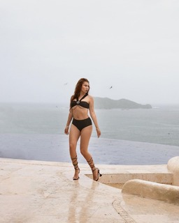 Kali Uchis feet photo thumbnail