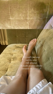 Kali Uchis feet photo thumbnail