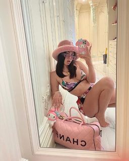 Kali Uchis feet photo thumbnail