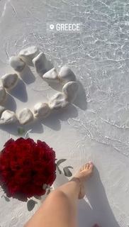 Kali Uchis feet photo thumbnail