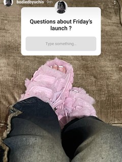 Kali Uchis feet photo thumbnail