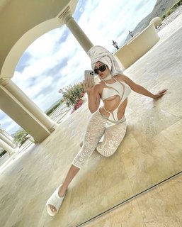 Kali Uchis feet photo thumbnail