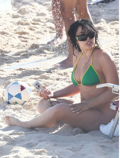Kali Uchis feet photo thumbnail