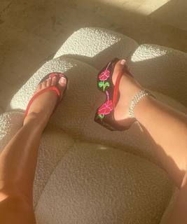 Kali Uchis feet photo thumbnail