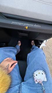 Kali Uchis feet photo thumbnail