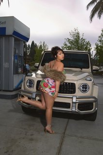 Kali Uchis feet photo thumbnail