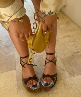 Kali Uchis feet photo thumbnail