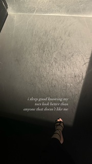 Kali Uchis feet photo thumbnail