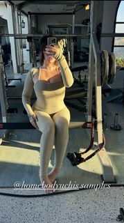Kali Uchis feet photo thumbnail