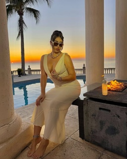 Kali Uchis feet photo thumbnail