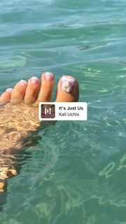 Kali Uchis feet photo thumbnail