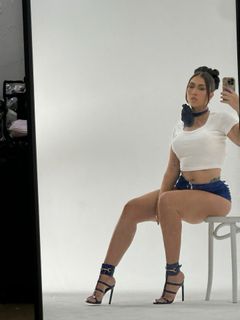 Kali Uchis feet photo thumbnail