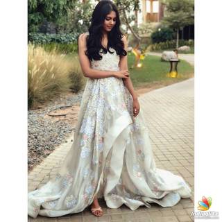 Kalyani Priyadarshan feet photo thumbnail