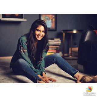 Kalyani Priyadarshan feet photo thumbnail