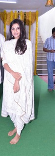 Kalyani Priyadarshan feet photo thumbnail