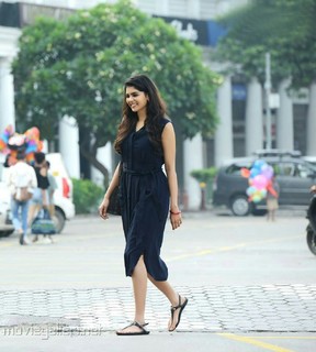 Kalyani Priyadarshan feet photo thumbnail