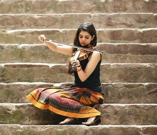 Kalyani Priyadarshan feet photo thumbnail